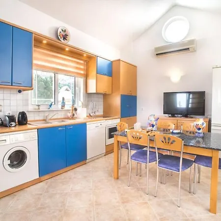 C&f Holiday House 5mins Walk To The Beach Hébergement de vacances *